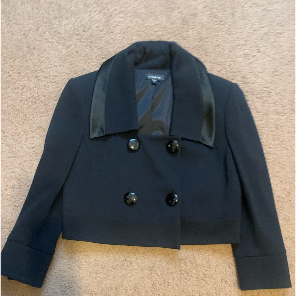 BEBE SHORT TUXEDO JACKET 🧥